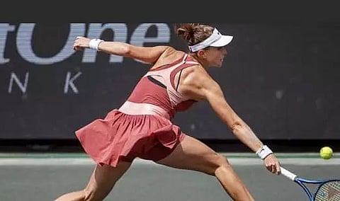 Belinda Bencic tops Badosa to reach Charleston semis