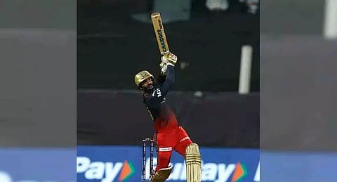 Dinesh Karthik can do a finisher role for India in T20 World Cup: Sunil Gavaskar