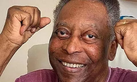 Pele Leaves Hospital After Colon Cancer Treatment