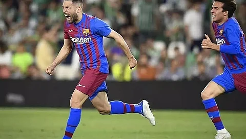 Last-gasp Jordi Alba volley gives FC Barcelona win