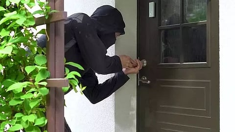 Burglars loot judicial magistrate's house!