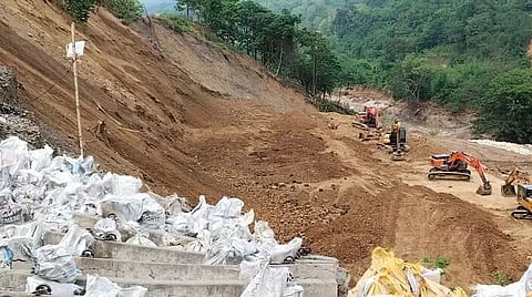 Restoration work continues on war footing between Wedrerngdisa and Dautuhaja portion