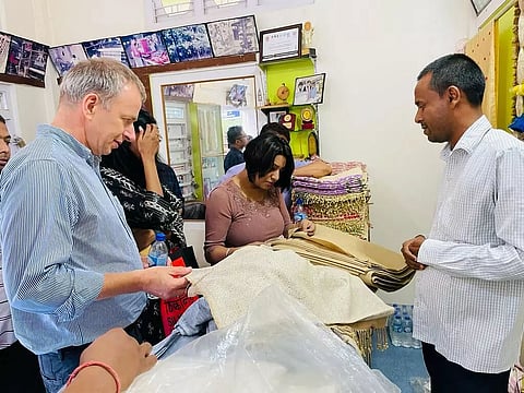 United Nations Industrial Development Organization representative visits Sualkuchi