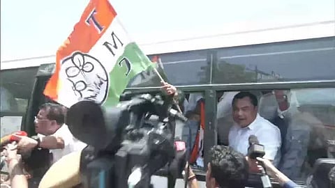 Guwahati: Police Detain TMC Leaders Protesting Outside Radisson Blu Hotel
