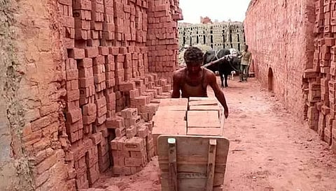 Daily wage earner becomes 'billionaire' for few hours