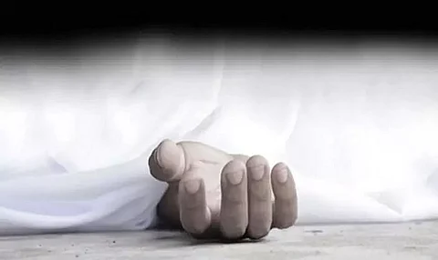 Hotel employee stabbed to death by unidentified miscreants at Jakhalabandha