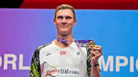 Viktor Axelsen, Yamaguchi win singles titles at BWF World Championships