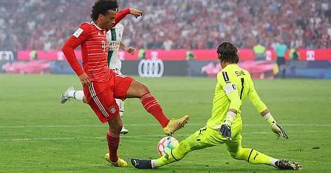 Champions Bayern Munich fight to Gladbach draw, stay top