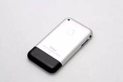 2007 Launched First-Gen iPhone Sold For Rs 28 Lakh In US