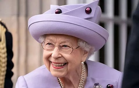 President Droupadi Murmu signs condolence book for Queen Elizabeth II