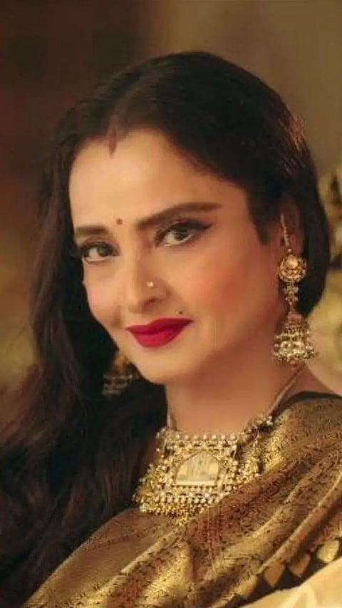 This is what 67 year old veteran actress Rekha eats to look so beautiful