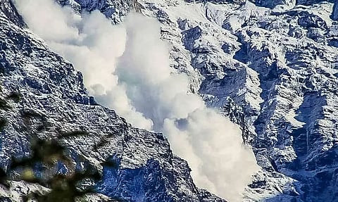 Huge avalanche hits Nepal's Manaslu Base Camp