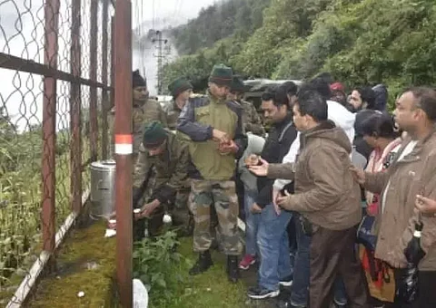 Army rescues 550 tourists stranded in Sikkim
