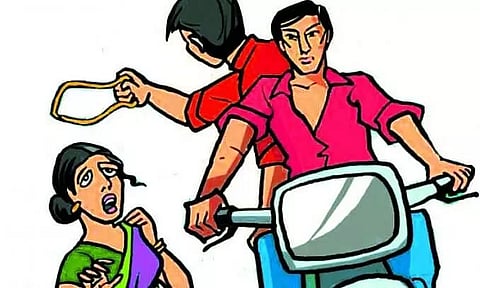 Miscreants snatch a gold chain from a teacher in Guwahati