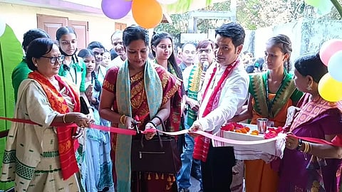 Kokrajhar Deputy Commissioner Varnali Deka inaugurates Hanging Library
