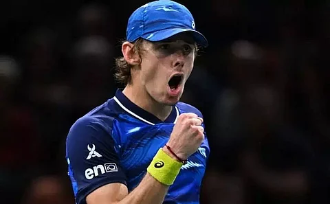 De Minaur stuns Daniil Medvedev, Tsitsipas overcomes Evans