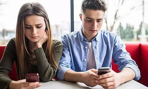 Over 8 in 10 married Indians feel smartphones hurting relationships: Study