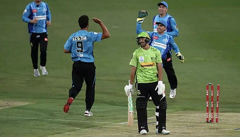 Sydney Thunder ALL OUT for 15!