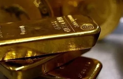 Two Delhi cops extort Rs 50L worth gold from two businessmen