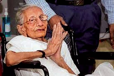 Various political parties condole death of Heeraben Modi