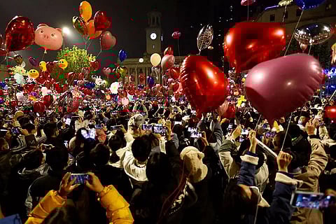Thousands gather in Wuhan to celebrate New Year amidst Covid wave