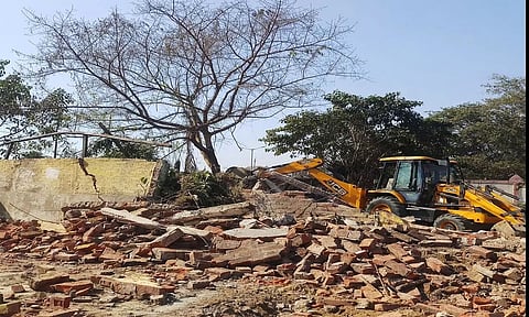 Massive eviction drive carried out on Railway land in Sarupathar