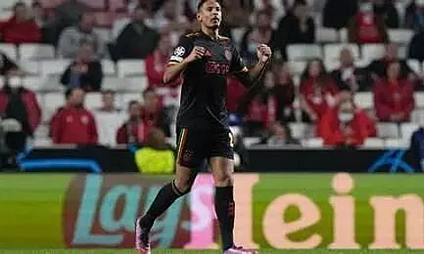 Haller back on the field for Dortmund after cancer surgery