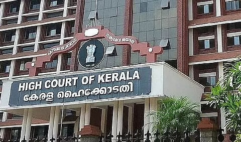 ISRO spy case: Kerala High Court grants bail to 2 ex-DGPs, 4 others