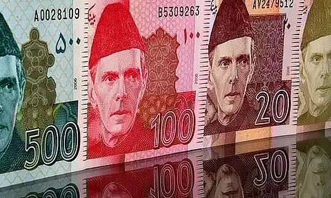 Pakistani rupee plunges to historic low