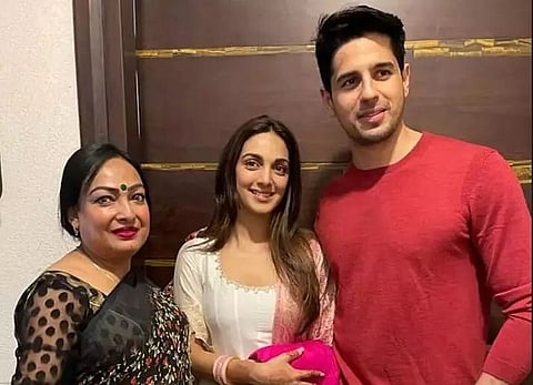 Sid-Kiara pose with guests at their Delhi home