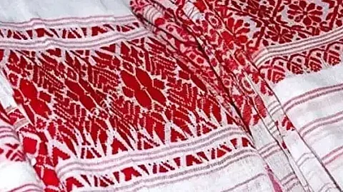 Drive against sale of gamosas, mekhela-chadars produced outside Assam