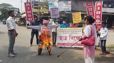 AIDSO burns effigy of Education Minister in Lakhimpur district