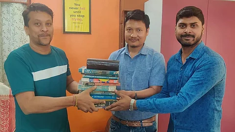 Alumnus donates textbooks to Lakhimpur Commerce College
