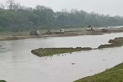 Unabated illegal extraction of sand at Gethupather from Burhidihing River