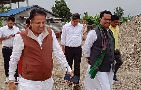 Minister Ashok Singhal visits Lakhimpur, lays stress on cleanliness