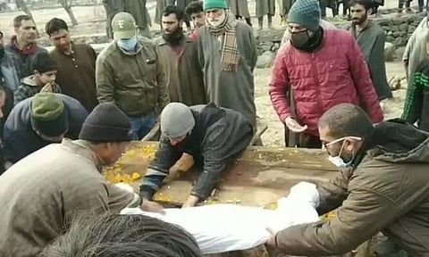 In show of communal harmony, Muslims help perform last rites of Kashmiri Pandit in J&K’s Ganderbal