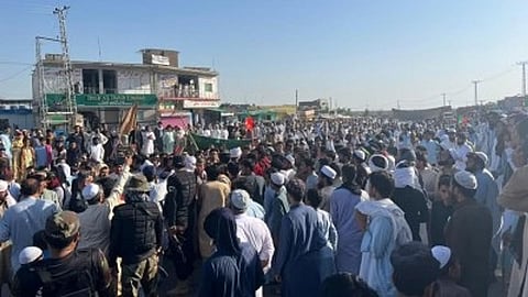 Pakistan military rules out martial law, in the wake of violent protests by Pakistan Tehreek-i-Insaf