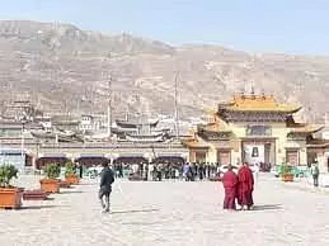 Tibetans in western China ordered to vacate land for dam construction