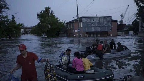 Thousands flee floods after collapse of major hydroelectric dam in Ukraine