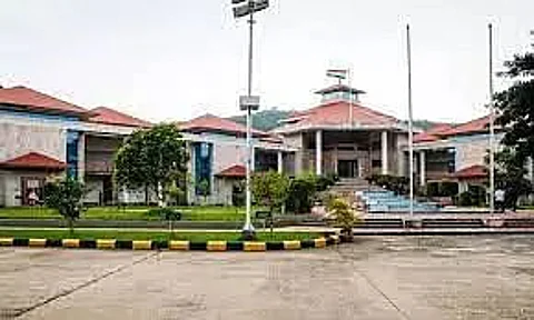Manipur HC directs government to partially lift ban on internet
