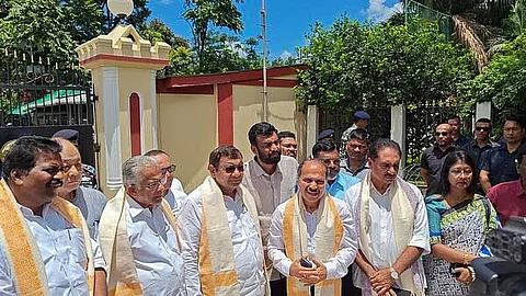 Manipur Opposition Visit: Delegation Submits Memorandum to Governor, Slams PM Modi's 'Brazen Indifference'