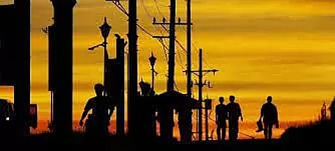 Heatwaves endanger workers, reduce productivity: ILO