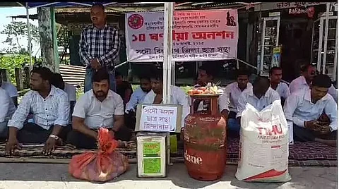 Assam: AASU Members Undertake a 10 Hours Fast in Protest of Inflation