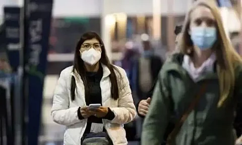 Covid hospitalizations rise in US amid calls to make masks mandatory