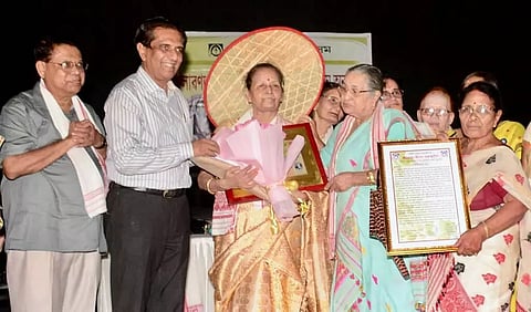Assam: Writer and Social Worker Mina Mahanta Receives Labanya Hazarika Adarsha Matri Award