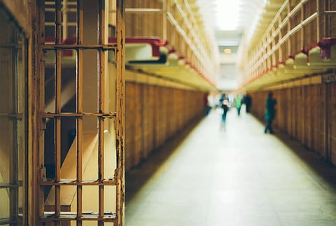 Decongesting jails to curb recidivism