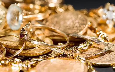 Gold prices up, headed for a second consecutive weekly gain