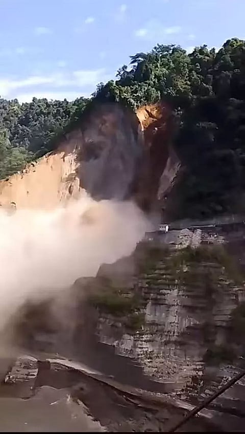 Catastrophe apprehended: Massive landslide blocks diversion tunnels of SLHP