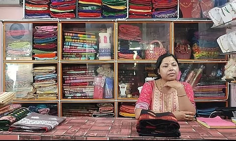 Assam: Fraudster loots clothes worth Rs 1 lakh from store in Pathsala