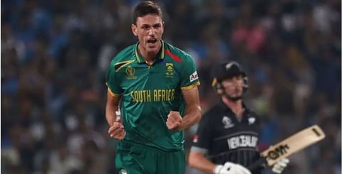 South Africa rout Kiwis; close in on semis